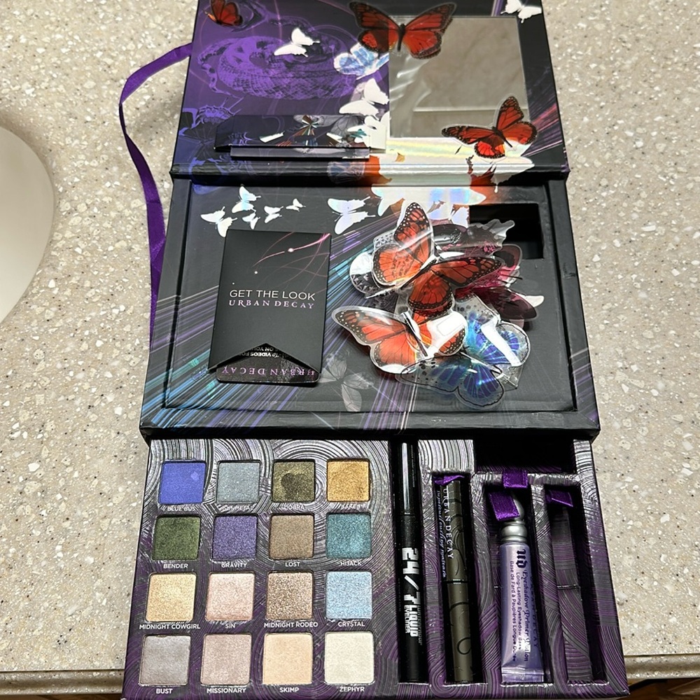 Urban Decay Book of Shadows vol 4